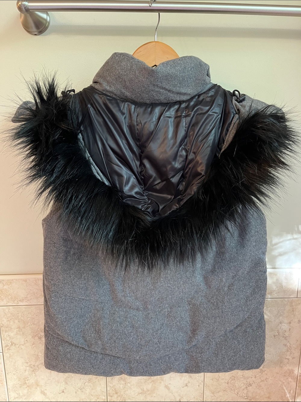 GAP Gray Wool Blend PrimaLoft Puffer Vest Faux Fur Trim Removable Hood - Size L